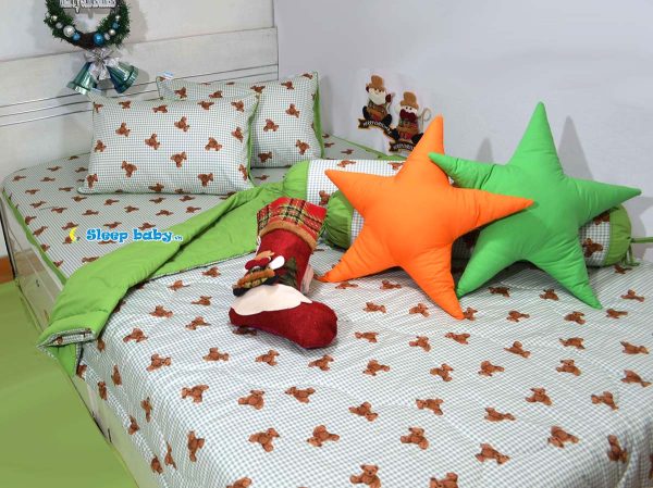 Chăn ga gối trẻ em Gấu Giáng Sinh vừa là món quà Noel đáng yêu vừa giúp mẹ chăm sóc giấc ngủ ấm áp cho bé